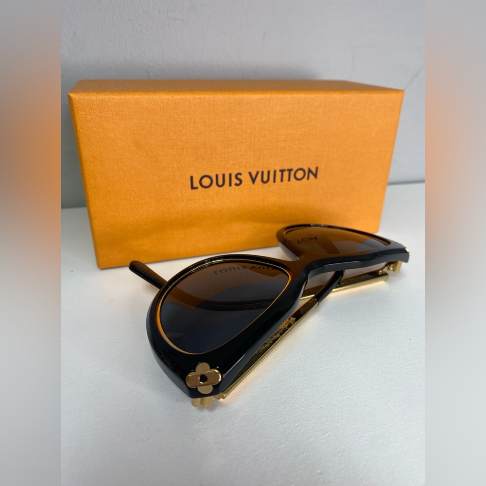 Louis Vuitton Sunglasses - Picture 11 of 12